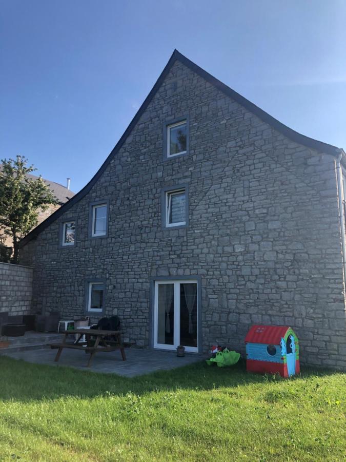Gite Familial Ferme Des Aujes Falaen Onhaye 외부 사진